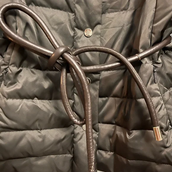 LUXURIOUS Carolina Herrera puffer jacket 🧥 - Picture 4 of 8